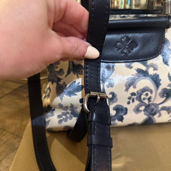 Patricia Nash Blue and Cream Floral Shoulder Bag Set - Picture 8 of 8